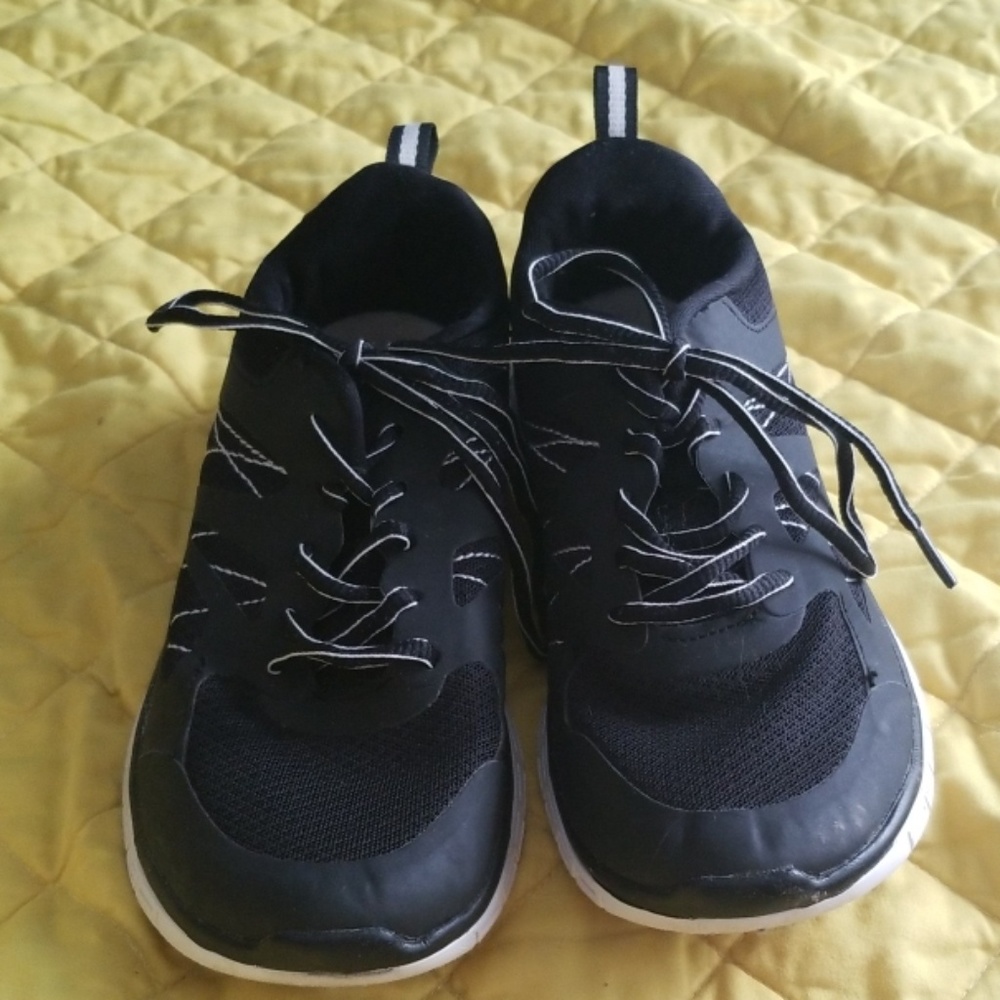 Danskin tennis shoes. Size 7